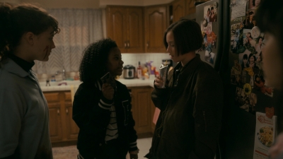 Paper_Girls_S01E02_mp42129.jpg