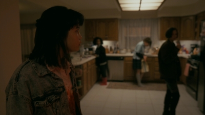 Paper_Girls_S01E02_mp42170.jpg