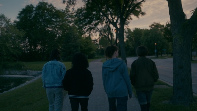 Paper_Girls_S01E02_mp43984.jpg