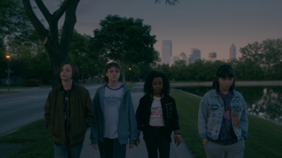 Paper_Girls_S01E02_mp43993.jpg