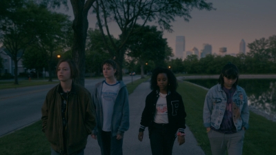 Paper_Girls_S01E02_mp44007.jpg