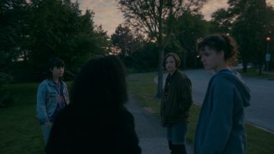 Paper_Girls_S01E02_mp44034.jpg
