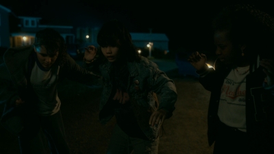 Paper_Girls_S01E03_mp45760.jpg