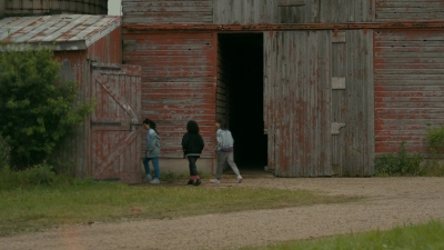 Paper_Girls_S01E03_mp46656.jpg