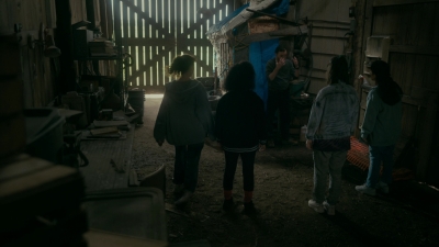 Paper_Girls_S01E03_mp46695.jpg