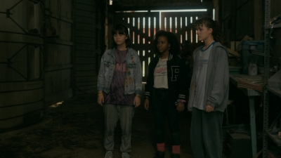 Paper_Girls_S01E03_mp46703.jpg