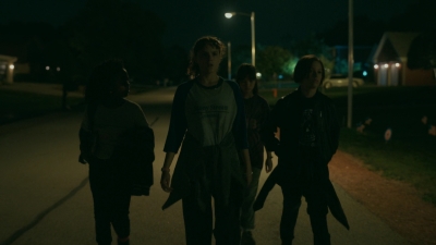 Paper_Girls_S01E05_mp41730.jpg