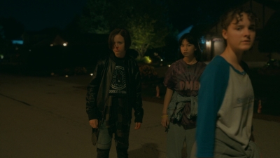 Paper_Girls_S01E05_mp43026.jpg