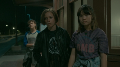 Paper_Girls_S01E05_mp43064.jpg